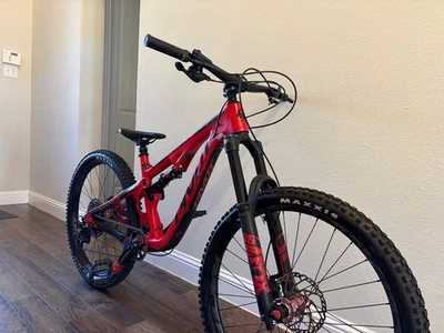 Pivot Mach 5.5 Mountain bike 2022 - Image 1 of 4