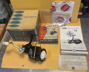 1964 VINTAGE PENN SPINFISHER - MODELL 711 - SCHWARZE SPINNROLLE mit BOX & ZUBEHÖR - Bild 1 von 24