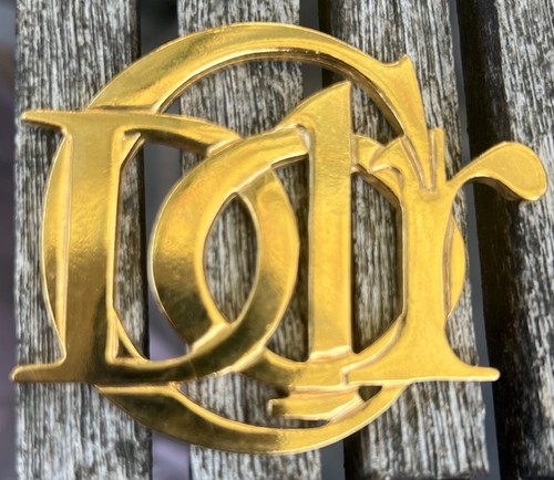 SPILLA ABITO VINTAGE CHRISTIAN DIOR GRANDE PLACCATO ORO MONOGRAMMA SPILLA GIOIELLI OTTIME CONDIZIONI