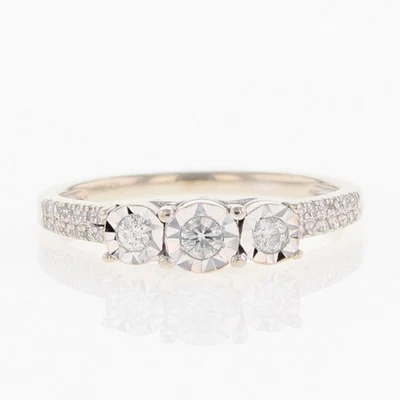 Anillo de compromiso de 3 piedras con diamantes de 0,30 quilates de oro blanco de 10 k talla 7 Past Present Future Foto 1 de 4