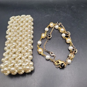 Kunstperlen Armbänder 2er Set eine schwarz-weiße Kunstperlen goldfarben - Bild 1 von 7