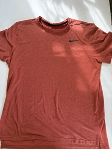 Nike Dri-Fit Gym Shirt Mens Sz L Red Workout Shirt Moisture Wicking Lightweight - Picture 1 of 4