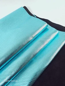 Cuero suave perforado azul metálico - Imagen 1 de 3