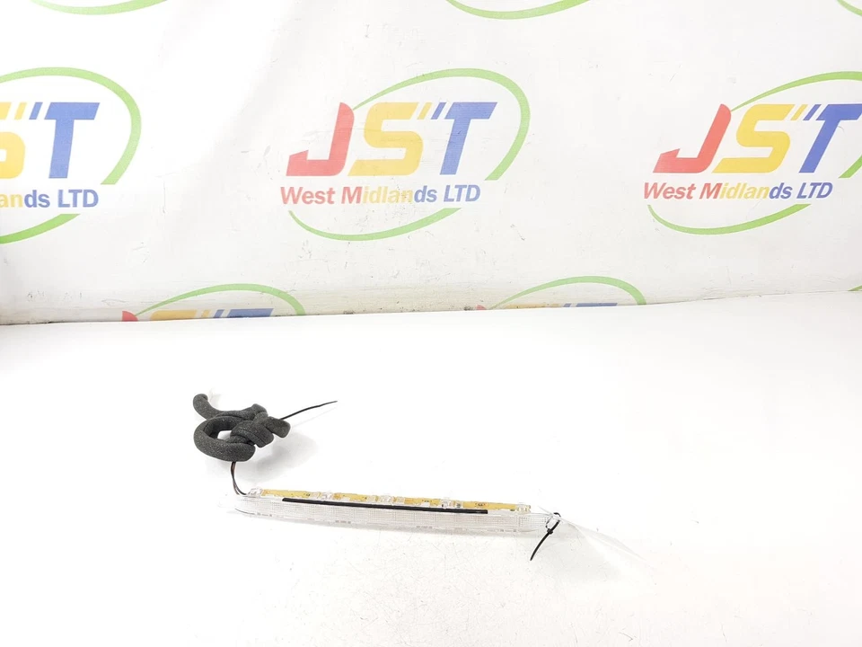 JAGUAR XF TOP CENTRE TAILLIGHT A046811 X250 2015 - Image 1 of 4