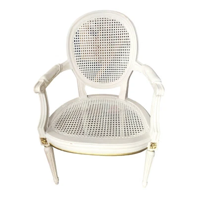 Sillón francés estilo Luis XVI vintage pintado con respaldo/asiento de bastón pintado dorado Foto 1 de 4