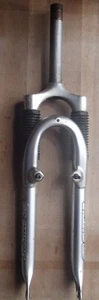 SR SUNTOUR MOUNTAIN BIKE FRONT FORKS 1&1/8" STEERER 26" WHEEL - Picture 1 of 6