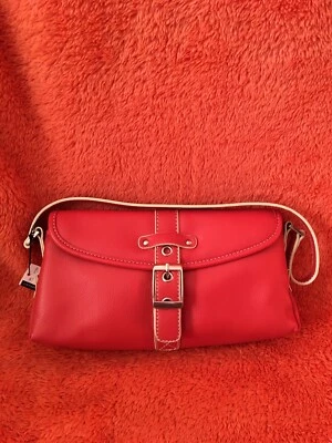 New York & Company Cartera Monedero Naranja con Ribete Beige Una Correa Corta Foto 1 de 3