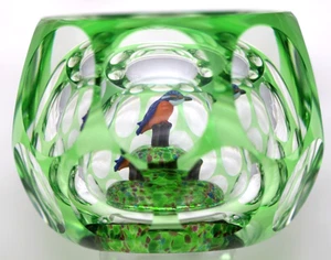 MAGNUM facettierter PERTHSHIRE Vogel EISVOGEL Überfang Kunst Glas BRIEFBESCHWERER 1998 - Bild 1 von 11