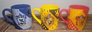 Harry Potter Hufflepuff Ravenclaw Gryffindor Haus Wappen Tassen 14 Unzen - Bild 1 von 7