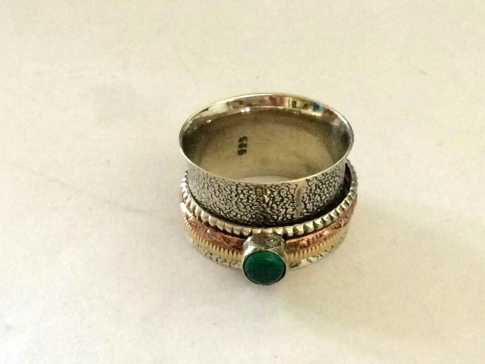 .925 PLATEADO TRIPLE TONO HECHO A MANO ESMERALDA BANDA ANCHA SPINNER ML13177 TALLA 8.5 Foto 1 de 1