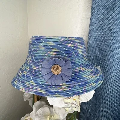 Sombrero cubo vintage Y2k Liz Claiborne sol playa con detalle de flores en azul Foto 1 de 4