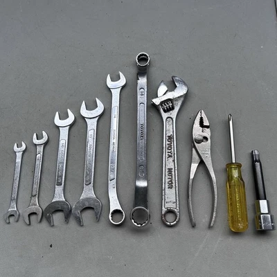 Juego de herramientas de motor TOYOTA alicates de llave de desplazamiento de ángulo juego de mantenimiento de coche Foto 1 de 4