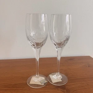 Mikasa Calice Acqua Floreale/Bicchiere Vino Floreale Inciso Alto 9" Ottime Condizioni - Foto 1 di 5