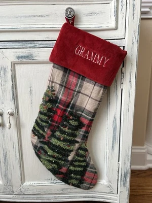 Medias de árbol de Navidad Pottery Barn a cuadros bosque mono “Grammy” NUEVO SIN LEER Foto 1 de 4