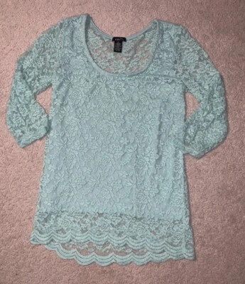 Top Rue 21 verde menta encaje manga 1/2 juniors talla grande Foto 1 de 4