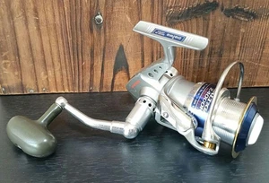 Daiwa Saltiga Z4000H Spinning Reel - Picture 1 of 7
