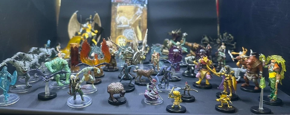 Lote 103 miniaturas D&D Minis Foto 1 de 4