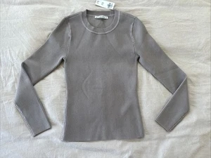 Abercrombie & Fitch Sweater Knit Crewneck Taupe Women’s Small Long Sleeve NWT - Picture 1 of 6