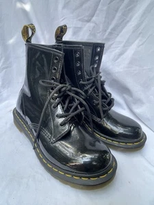 Women’s Size 7 Doc Dr. Martens AirWair 11821 Combat Boots Black Leather - Picture 1 of 9