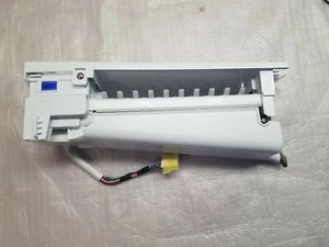 OEM Samsung Refrigerator Ice Maker Assembly PN DA97-15217B - Picture 1 of 12