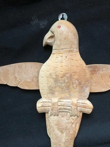 Cleverer Volkskunst Papagei aus Holz mit beweglichen Flügeln - Bild 1 von 7