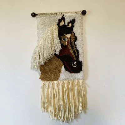 Alfombra acolchada vintage colgante de pared tapiz gancho de cierre años 70 flecos caballo hecha a mano Foto 1 de 4