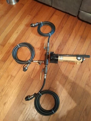 Gato hidráulico de 10 toneladas. ESTOY ARREGLANDO PARA QUITÁRSELO Y GUARDARLO Foto 1 de 2