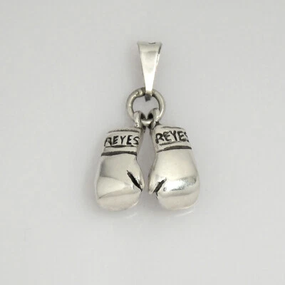 Collar "Reyes" con colgante de guante de boxeo 3D doble de plata de ley 925      Foto 1 de 4
