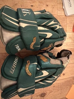 Guantes de lacrosse Warrior Mac Daddy II 13 pulgadas VERDE bosque contorno puño vapor Tek Foto 1 de 4
