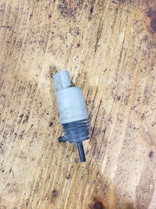 04-07 BMW E60 5 WINDSHIELD WIPER FLUID PUMP OEM 6934159 - Picture 1 of 2