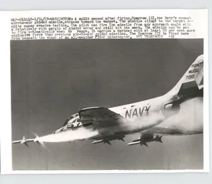 LUFTFAHRT MARINE JET feuert SPARROW III RAKETEN Vintage 1959 Pressefoto - Bild 1 von 2