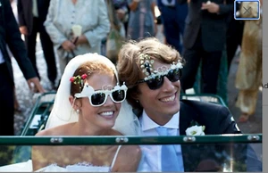 2 Paar Hochzeit Sonnenbrillen Braut & Bräutigam Set verziert Original UV S/W Handarbeit - Bild 1 von 4