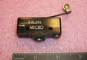 Menge (1) G-RL236 MIKROSCHALTER SCHNAPP-ENDSCHALTER MIT ROLLENHEBEL 15A GEBRAUCHT - Bild 1 von 3