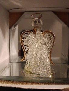 Angel Gifts 2 Spun Glass Crystal Glass On Mirrored Display W/Gold Details - Picture 1 of 3