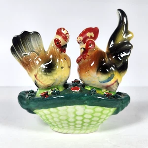Vintage Hahn & Henne Set Salz und Pfefferstreuer Huhn handbemalt 4,5" hoch - Bild 1 von 16