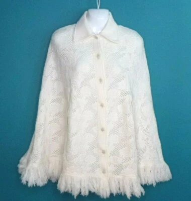 De Colección Años 60 Gould Off White Tejido Floral Acrílico Suéter Poncho Capa Cuello Daga Foto 1 de 4