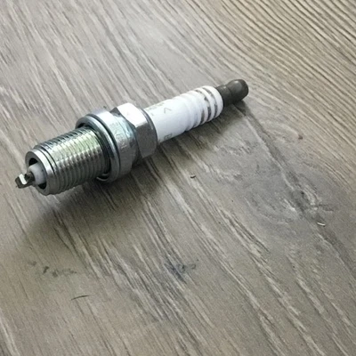 Bujía NGK BKR5E para Hyundai Accent 2007-2010 sin caja Foto 1 de 4