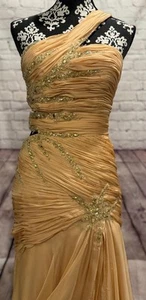 Maxi Vestido Formal Dulcci Vetano Dorado Joyas Cuentas Recortado Acanalado Un Hombro 6 - Imagen 1 de 24