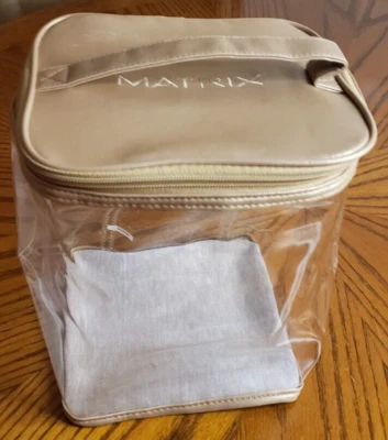 Estuche de transporte/maquillaje/viaje plegable de plástico transparente con detalles dorados de MATRIX Foto 1 de 4