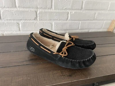 Mocasín Ugg Dakota para mujer negro gamuza piel de oveja sherpa sin cordones talla 9 Foto 1 de 4