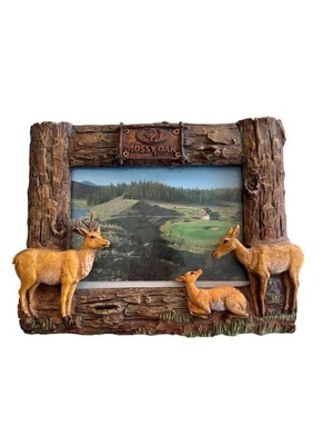 Marco de fotos rústico marca Mossy roble resina ciervo familia cabaña Foto 1 de 3