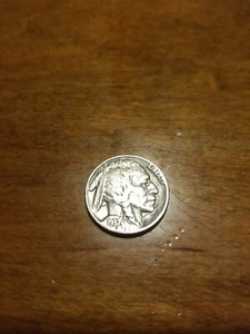 1937 5 Cent Buffalo Nickel Philadelphia Mint - Picture 1 of 4
