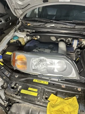 原始设备制造商 2004 - 2007 年沃尔沃 S60R V70R T5 2.5L P2 右侧乘客车头灯总成 — 第 1/4 张图片