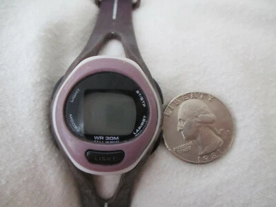 Reloj deportivo digital púrpura, WR 30M, luz, regazo, correa con hebilla púrpura Foto 1 de 4