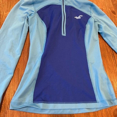 Pulôver esportivo feminino HOLLISTER azul 1/4 zíper manga longa polegar treino M - Imagem 1 de 3