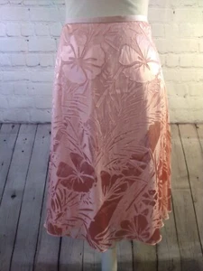 GUC women's TOMMY BAHAMA pink silk skirt - SIZE 6 / KNEE LENGTH - Picture 1 of 12