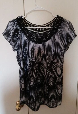 Camisa Piano Para Mujer M Blanca y Negra Elegante Top Mangas Cortas Cuello Redondo Foto 1 de 4