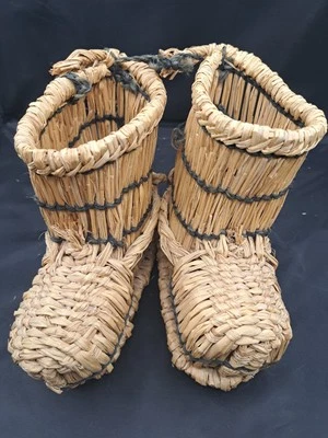Hand woven straw decorative boots/ baskets - Image 1 of 4