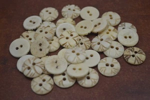 100 STÜCK STREIFEN BRAUN RUND BÜFFELKNOCHEN NÄHEN KNÖPFE 15 mm - Bild 1 von 3
