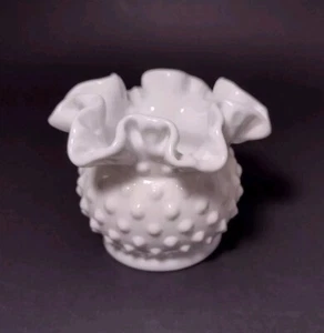 Vintage Schuhnagel Kugel Vase Milchglas doppelt gekräuselt gekräuselter Rand 3" hoch - Bild 1 von 4